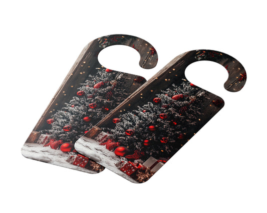 Christmas Door Hanger – Festive Decorated Christmas Tree with Red Ornaments